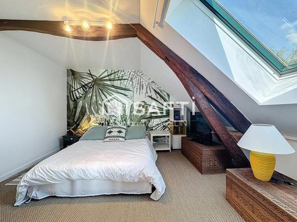 Opportunité rare pour cette propriété constituée de 2 habitations dans un secteur calme