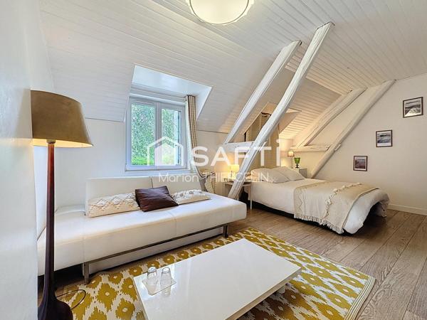 Opportunité rare pour cette propriété constituée de 2 habitations dans un secteur calme