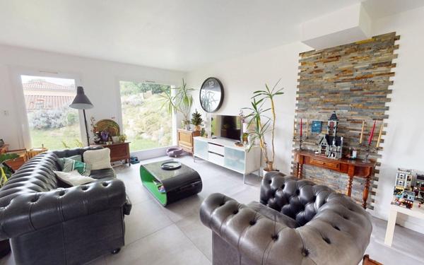 Maison à vendre    5 pièces • 166 m2 Saint-Didier-de-Formans