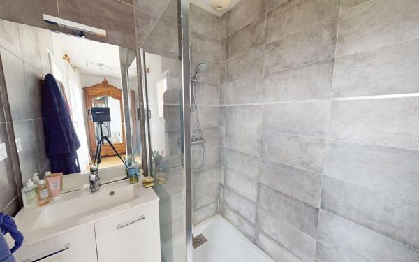 Maison à vendre    5 pièces • 166 m2 Saint-Didier-de-Formans