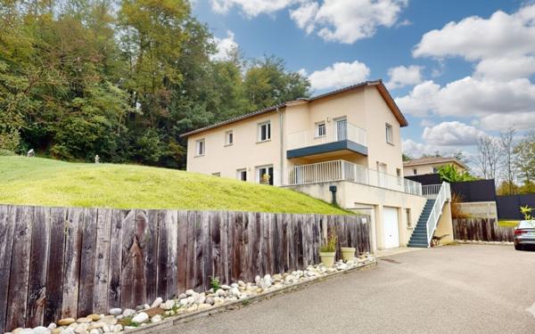 Maison à vendre    5 pièces • 166 m2 Saint-Didier-de-Formans