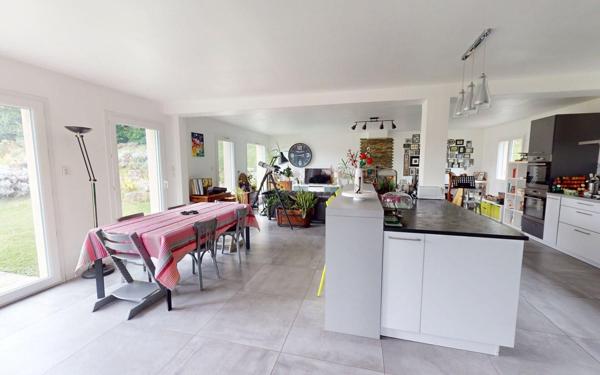 Maison à vendre    5 pièces • 166 m2 Saint-Didier-de-Formans