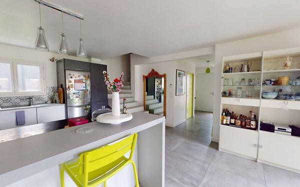 Maison à vendre    5 pièces • 166 m2 Saint-Didier-de-Formans