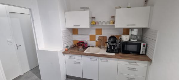 Appartement 3 pièces rénové et meublé d'environ 56 m² à POINTE-A-PITRE
