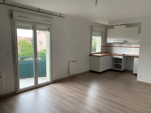 Toulouse Blagnac 31700 proche tramway appartement T2 refait à neuf de 46.19 m² - balcon et place de parking