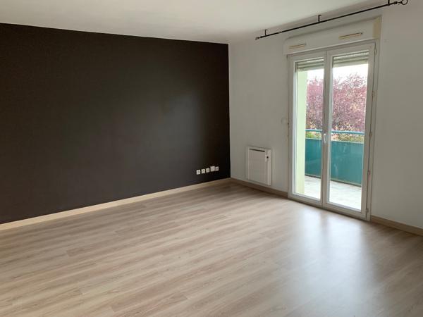 Toulouse Blagnac 31700 proche tramway appartement T2 refait à neuf de 46.19 m² - balcon et place de parking