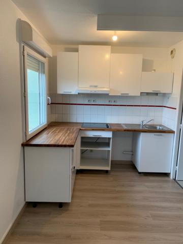 Toulouse Blagnac 31700 proche tramway appartement T2 refait à neuf de 46.19 m² - balcon et place de parking