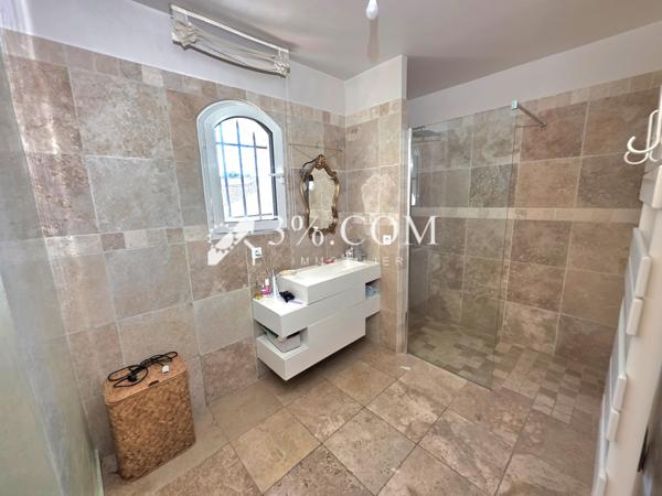 Villa 6 pièce(s) 4 chambre(s) 150 m²