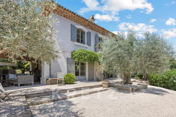 Bastide provençale sur les collines de Manosque