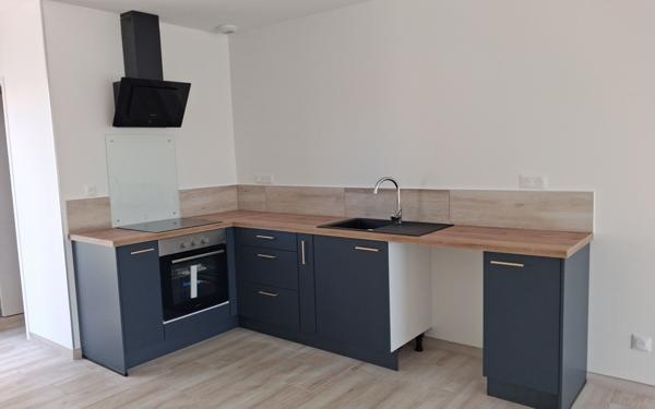 Maison à louer    3 pièces •  Saint-Just-Luzac