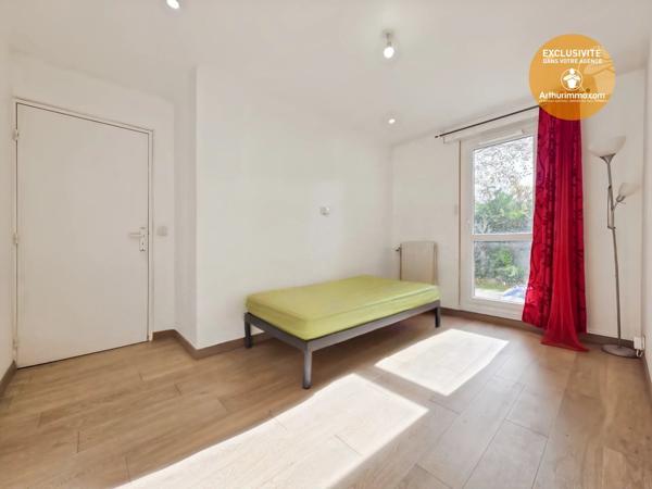 Vente                                                      Appartement
                        
                     4 pièces                      76 m2                     à Évry-Courcouronnes