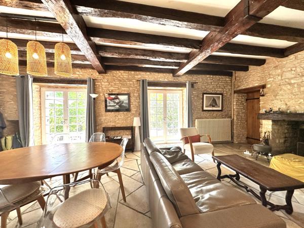 Propriété de caractère avec maisons d'amis indépendant et piscine à proximité de Saint-Cyprien
