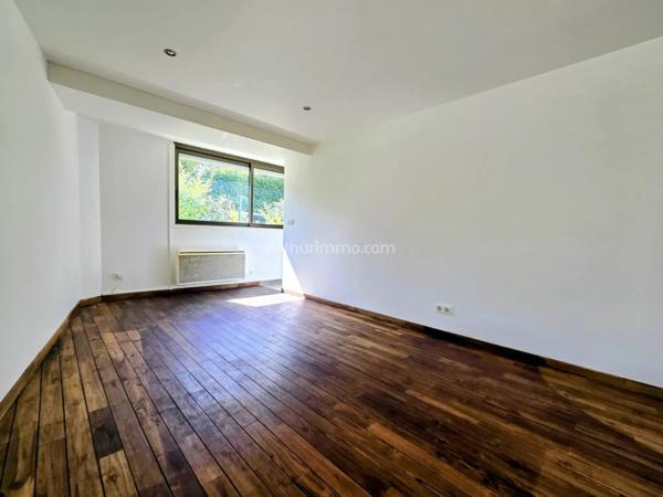 Vente                                                      Appartement
                        
                     2 pièces                      41 m2                     à Nogent-sur-Marne