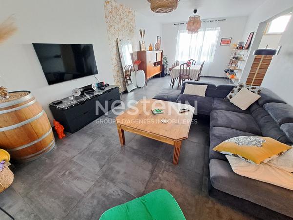 Quartier recherché pour cette maison de 116 m² tout en lumière entièrement rénovée.