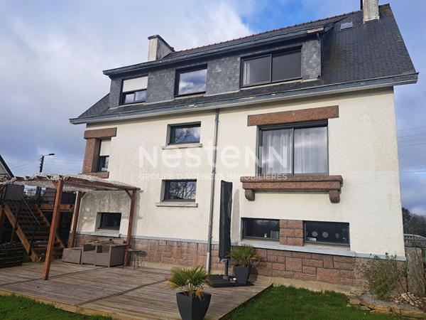 Quartier recherché pour cette maison de 116 m² tout en lumière entièrement rénovée.