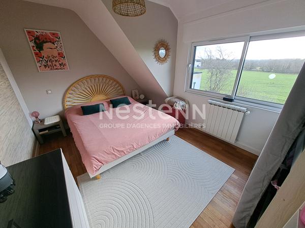 Quartier recherché pour cette maison de 116 m² tout en lumière entièrement rénovée.