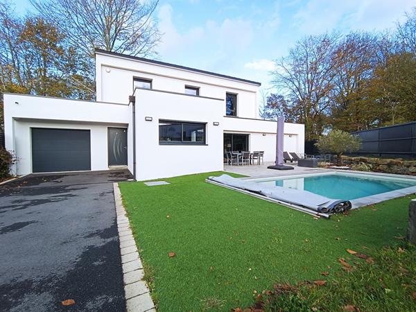 Magnifique contemporaine de 4 chambres à vendre idéalement située à Vannes dans secteur recherché
