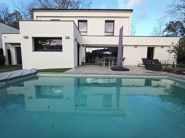Magnifique contemporaine de 4 chambres à vendre idéalement située à Vannes dans secteur recherché