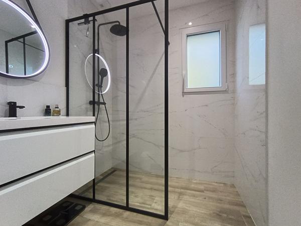 Magnifique contemporaine de 4 chambres à vendre idéalement située à Vannes dans secteur recherché