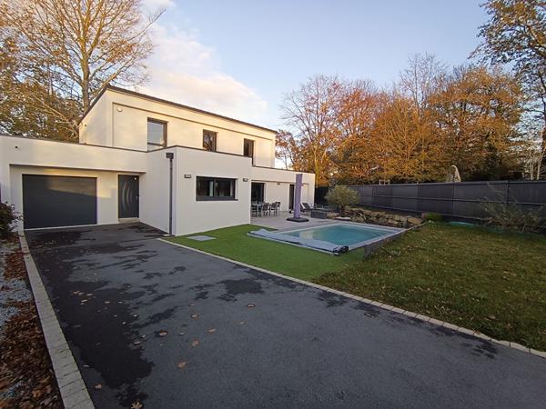 Magnifique contemporaine de 4 chambres à vendre idéalement située à Vannes dans secteur recherché