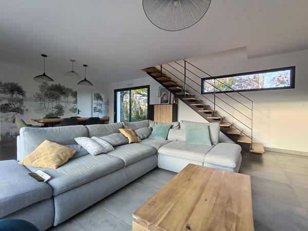 Magnifique contemporaine de 4 chambres à vendre idéalement située à Vannes dans secteur recherché