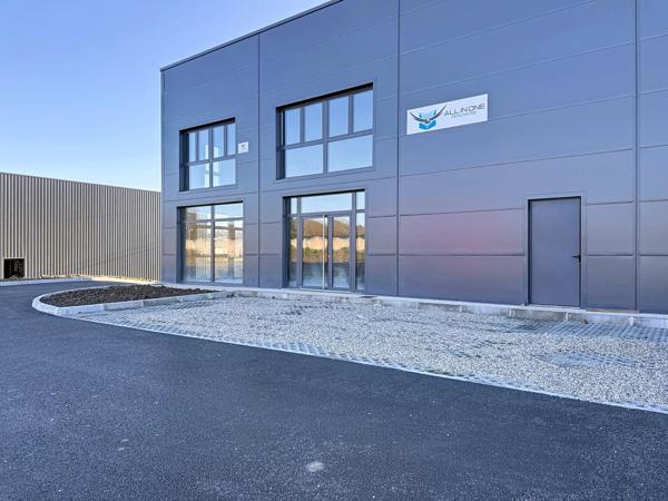 Location Local commercial 1 pièces 800 m2 à Bourgoin-Jallieu