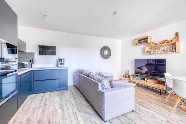 Christophe Michaudelle Capifrance, vous propose à MEAUX, appartement récent (2020) 2 pièces 50 m² avec son balcon et sa place de stationnement.