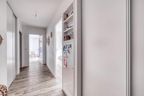 Christophe Michaudelle Capifrance, vous propose à MEAUX, appartement récent (2020) 2 pièces 50 m² avec son balcon et sa place de stationnement.
