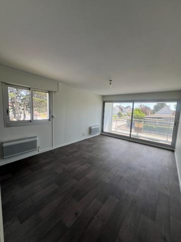 À louer à l'année ? Studio cabine de 40 m² avec balcon et garage privatif