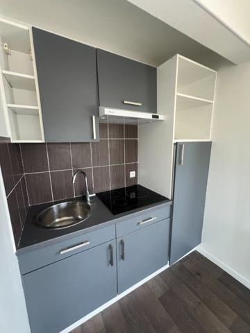 À louer à l'année ? Studio cabine de 40 m² avec balcon et garage privatif