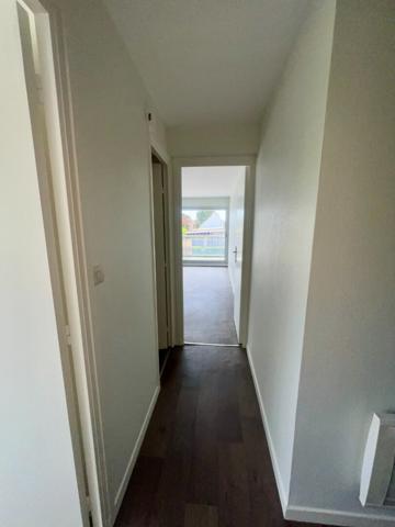 À louer à l'année ? Studio cabine de 40 m² avec balcon et garage privatif