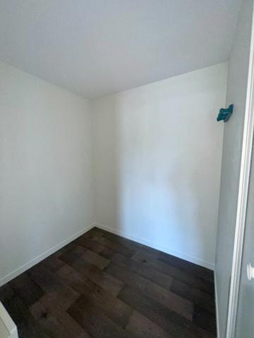 À louer à l'année ? Studio cabine de 40 m² avec balcon et garage privatif