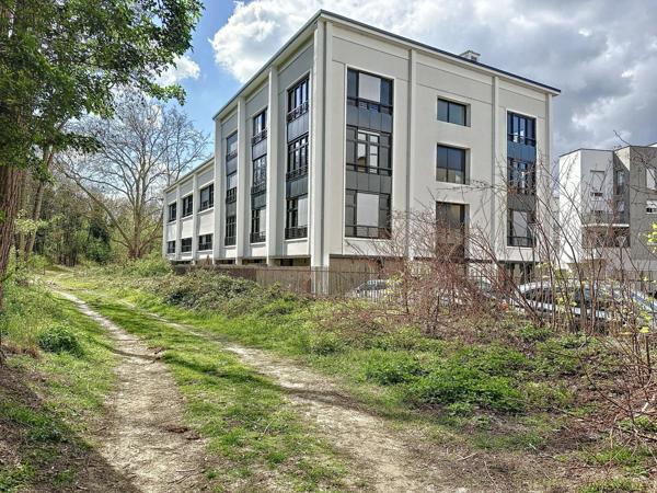 Superbe T3 avec vue sur parc dans résidence récente – parking