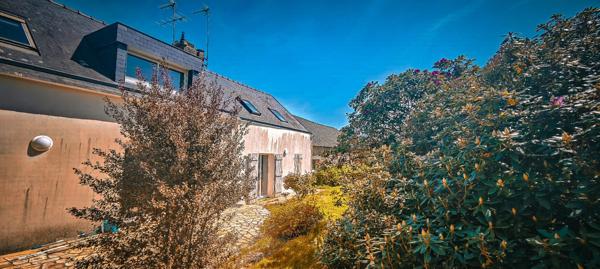 Ensemble de deux maisons et dépendances à DOUARNENEZ (29)