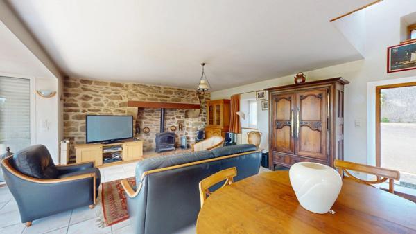 Ensemble de deux maisons et dépendances à DOUARNENEZ (29)