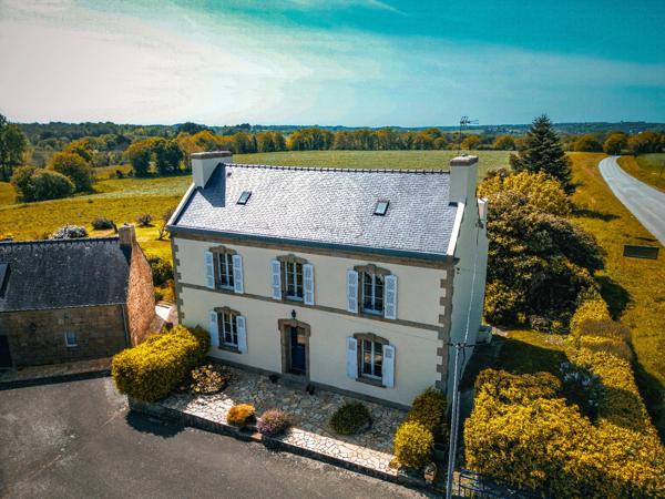 Ensemble de deux maisons et dépendances à DOUARNENEZ (29)