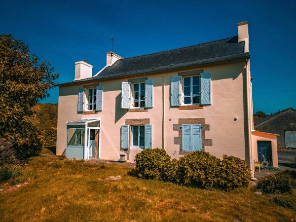 Ensemble de deux maisons et dépendances à DOUARNENEZ (29)