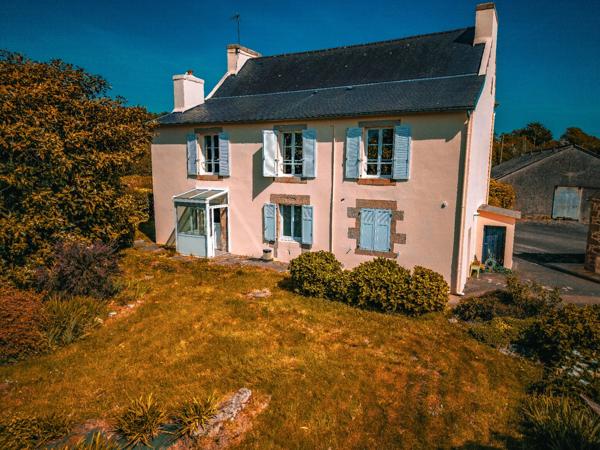 Ensemble de deux maisons et dépendances à DOUARNENEZ (29)