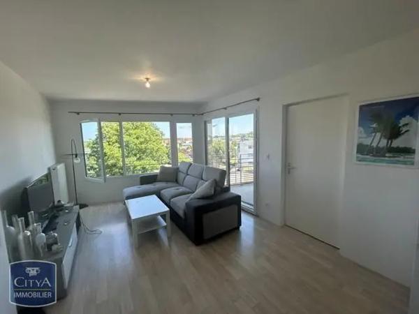 Appartement à louer 2 pièces 43.2m² Tours (37100)