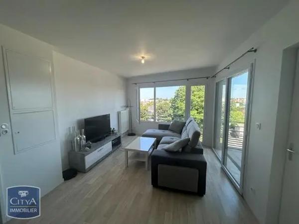 Appartement à louer 2 pièces 43.2m² Tours (37100)