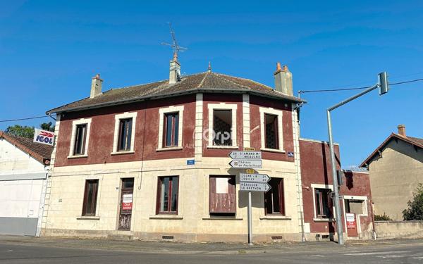 Immeuble à vendre    7 pièces •  Vallon-en-Sully