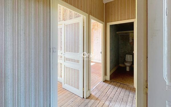 Immeuble à vendre    7 pièces •  Vallon-en-Sully