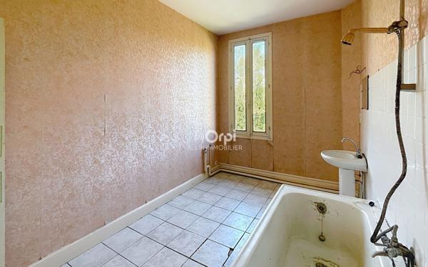 Immeuble à vendre    7 pièces •  Vallon-en-Sully