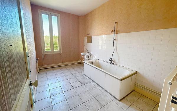 Immeuble à vendre    7 pièces •  Vallon-en-Sully