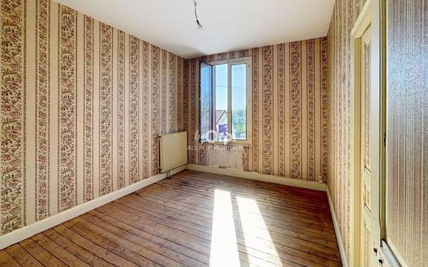 Immeuble à vendre    7 pièces •  Vallon-en-Sully