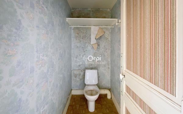 Immeuble à vendre    7 pièces •  Vallon-en-Sully