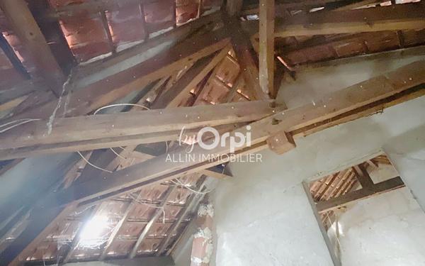 Immeuble à vendre    7 pièces •  Vallon-en-Sully