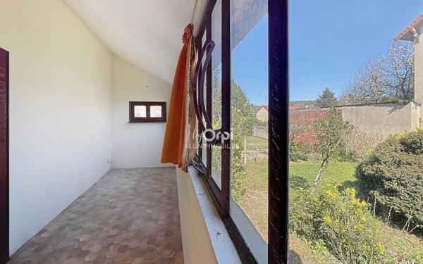 Immeuble à vendre    7 pièces •  Vallon-en-Sully