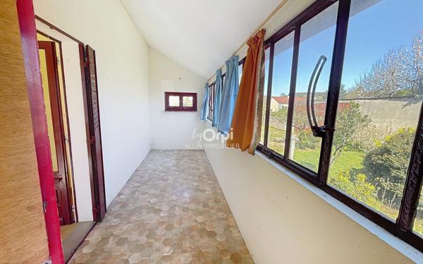 Immeuble à vendre    7 pièces •  Vallon-en-Sully