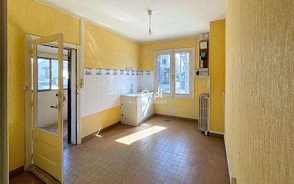 Immeuble à vendre    7 pièces •  Vallon-en-Sully